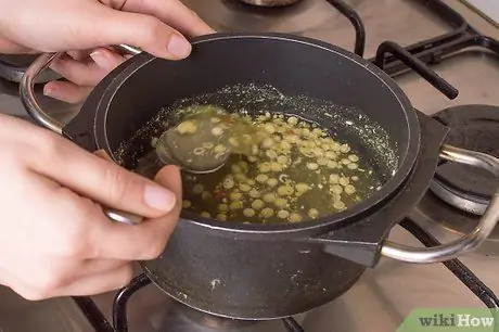 Используйте пищевые дрожжи для супов Шаг 6