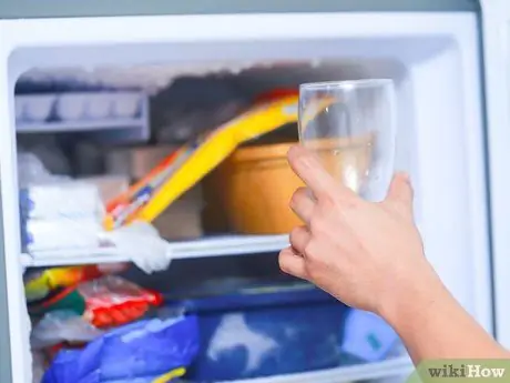 Приготовить шоколадный молочный коктейль Nesquik, шаг 1