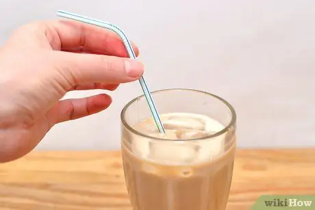 Сделайте традиционный греческий фраппе Шаг 8