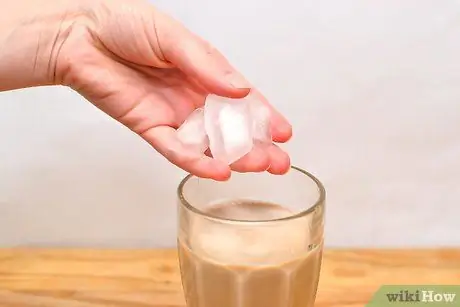 Сделайте традиционный греческий фраппе Шаг 7