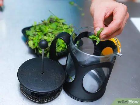 Приготовить мятный чай шаг 3