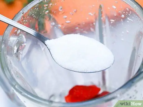 Сделайте простой клубничный смузи Шаг 11