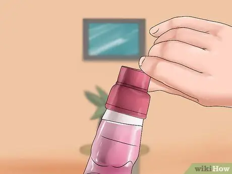 Откройте и выпейте бутылку Ramune Pop Шаг 2