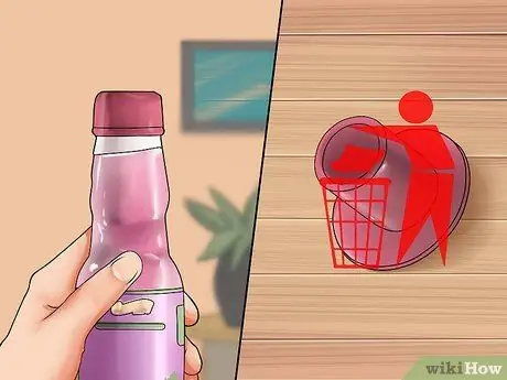 Откройте и выпейте бутылку Ramune Pop Шаг 8