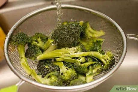 Пропарить брокколи, шаг 1