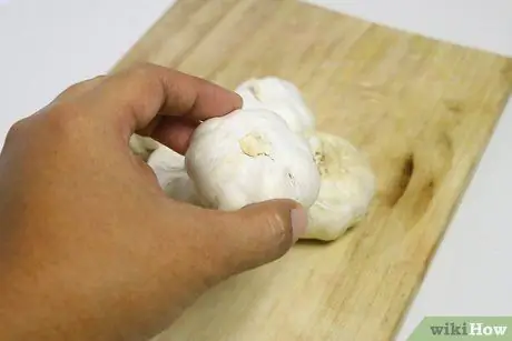 Консервировать свежий чеснок Шаг 2