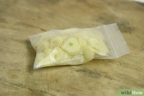 Консервировать свежий чеснок Шаг 5