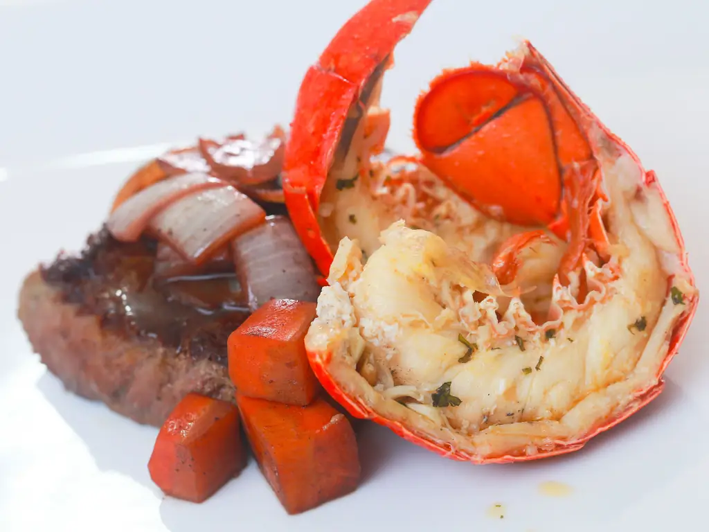 Как подготовить хвосты омара (с иллюстрациями)