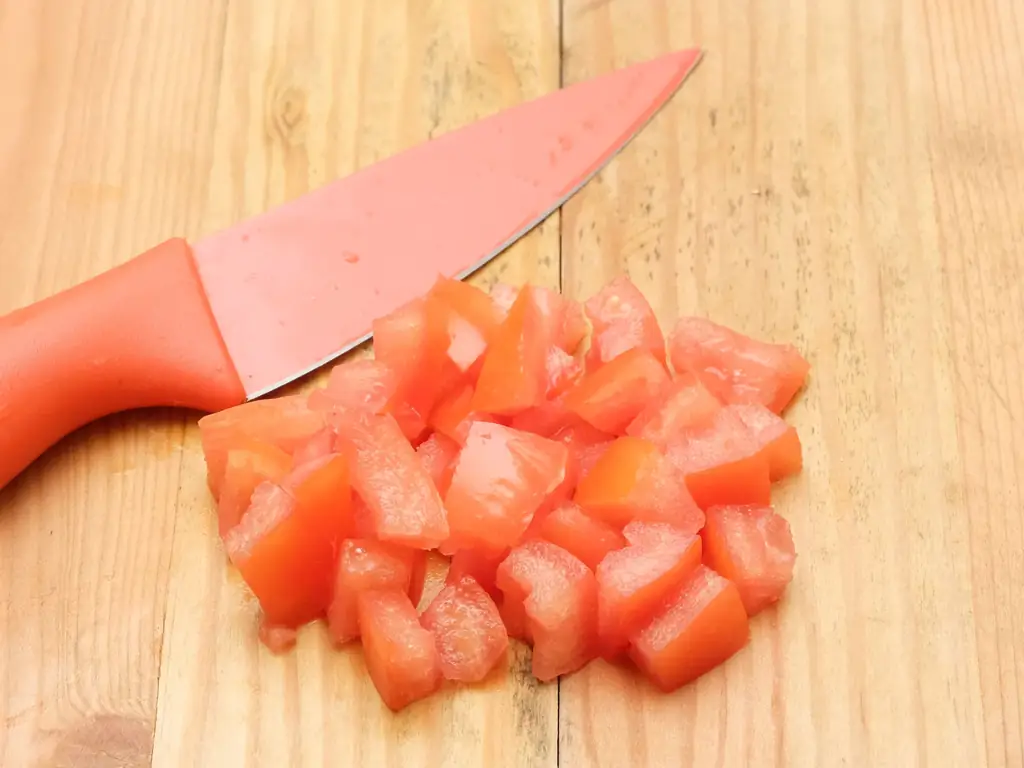 3 способа нарезать помидоры кубиками