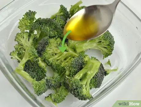 Приготовить жареную брокколи в духовке, шаг 2