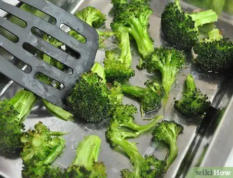 Приготовить жареную брокколи в духовке Шаг 5