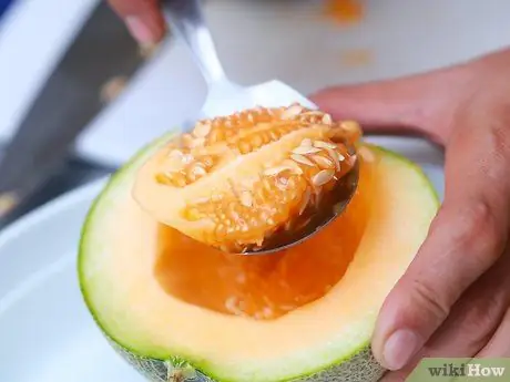 Используйте баллончик для дыни Шаг 2