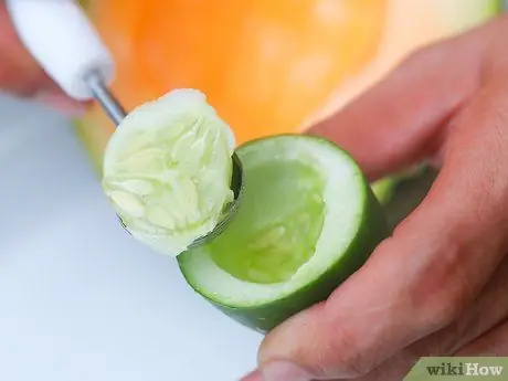 Используйте баллончик для дыни Шаг 6