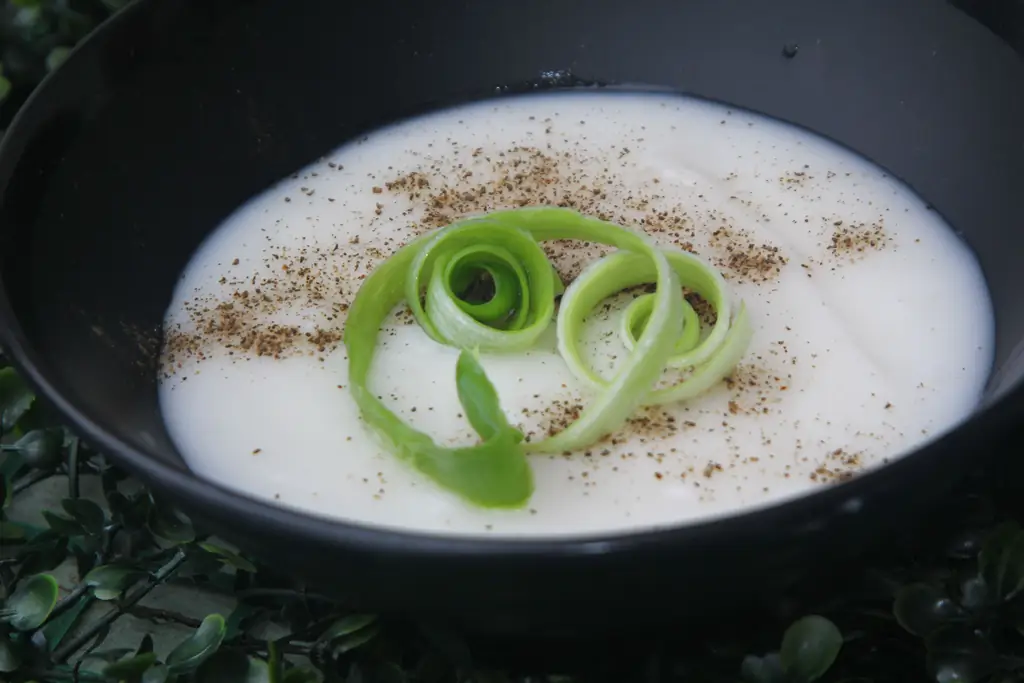 Как выбрать и использовать лук-порей (с изображениями)