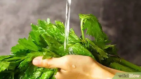 Ешьте сельдерей Шаг 3