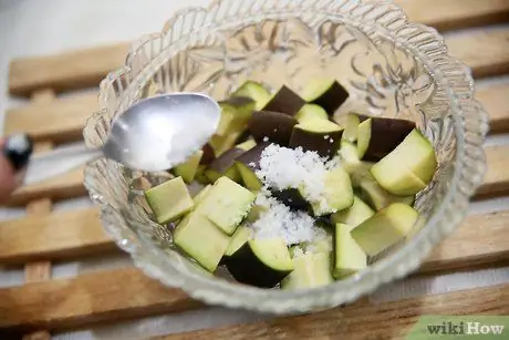 Баклажан с солью Шаг 2