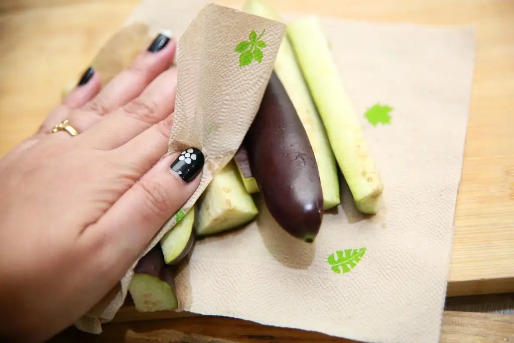 Как солить баклажаны: 9 шагов (с иллюстрациями)