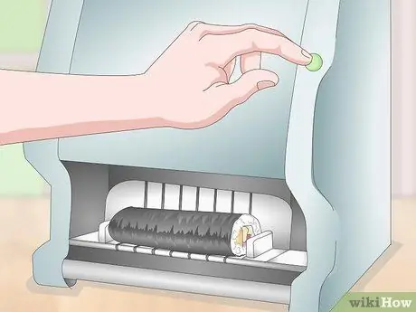 Нарезать суши Шаг 11