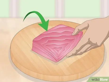 Нарезать суши Шаг 2