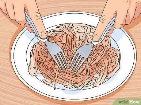 Измельчите курицу в настольном миксере Шаг 10