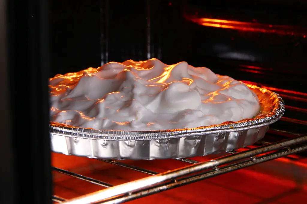 3 способа хранения пирога с лимонным безе