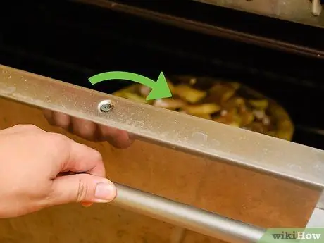 Приготовить замороженный пирог Шаг 3