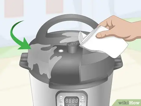 Очистите крышку емкости для быстрого приготовления, шаг 1