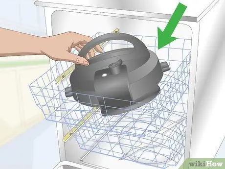 Очистите крышку емкости для быстрого приготовления, шаг 2