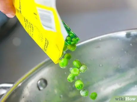 Приготовить замороженный горох Шаг 2