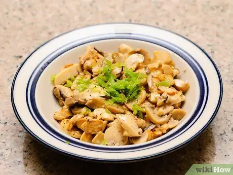 Приготовить чесночные грибы шаг 10