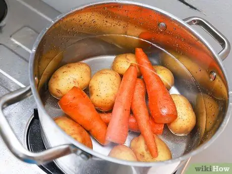 Приготовить русский салат шаг 1