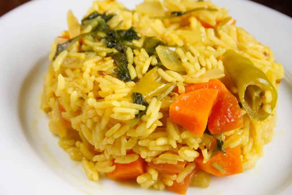 Как приготовить бирьяни: 9 шагов (с картинками)