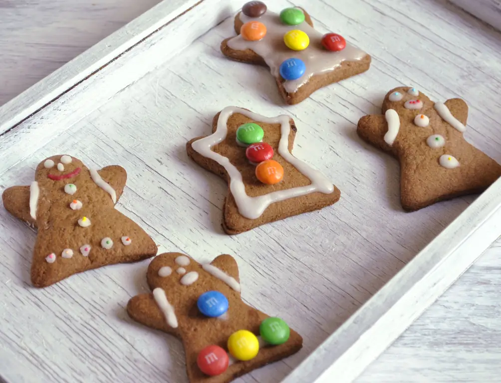 Как приготовить имбирное печенье (с иллюстрациями)