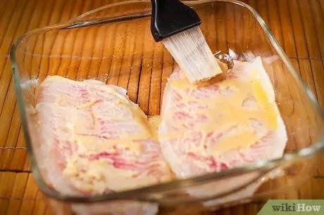 Приготовьте запеченную тилапию с лимонным маслом Шаг 4