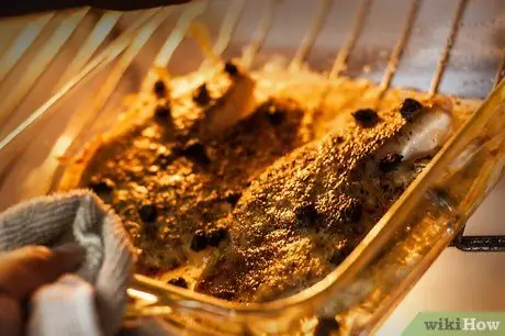 Приготовьте запеченную тилапию с лимонным маслом Шаг 6