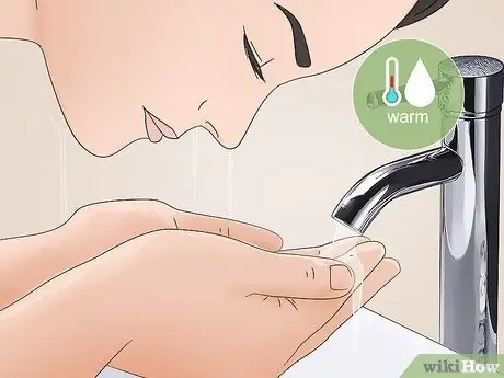 Используйте масло арганы от прыщей Шаг 1