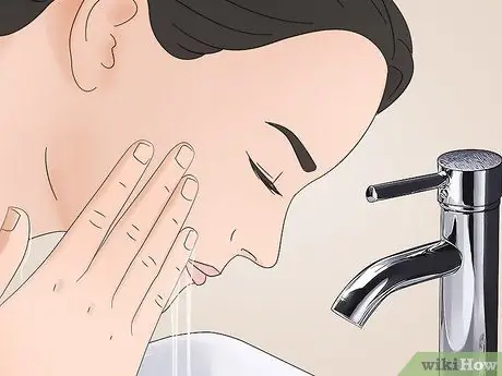 Используйте масло арганы от прыщей Шаг 5