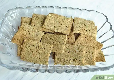 Приготовить крекеры из миндальной мякоти Шаг 10