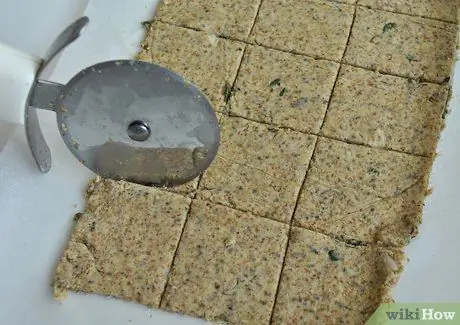 Приготовить крекеры из миндальной мякоти Шаг 6