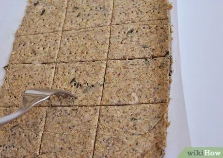 Приготовить крекеры из миндальной мякоти Шаг 7