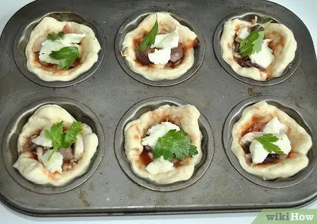 Приготовьте кусочки пиццы, шаг 3