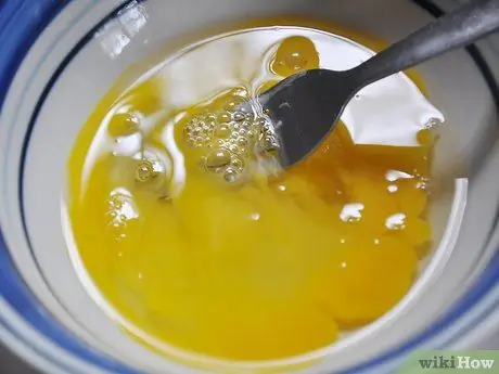 Приготовить жареные сырные шарики Шаг 4