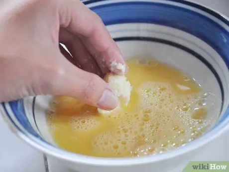 Приготовить жареные сырные шарики Шаг 7