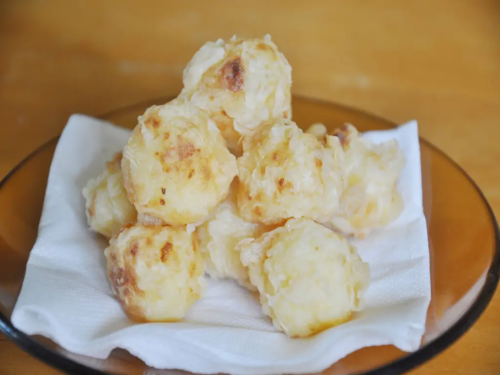 Как приготовить жареные сырные шарики: 11 шагов (с иллюстрациями)