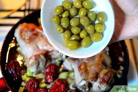 Приготовьте оливковое попурри Шаг 4