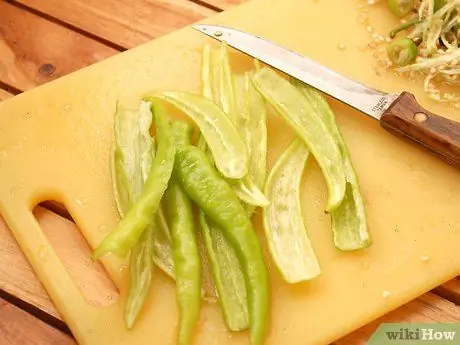 Приготовить попперсы с сыром начо и халапеньо Шаг 1