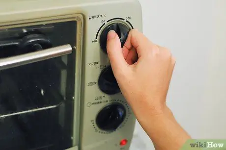 Приготовьте чашки с беконом, шаг 1