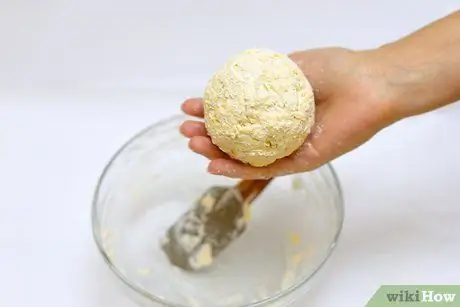 Сделайте шарик из дымного сыра Шаг 5