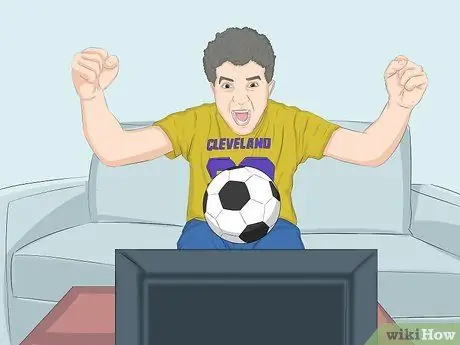 Выберите любимую футбольную команду Шаг 2