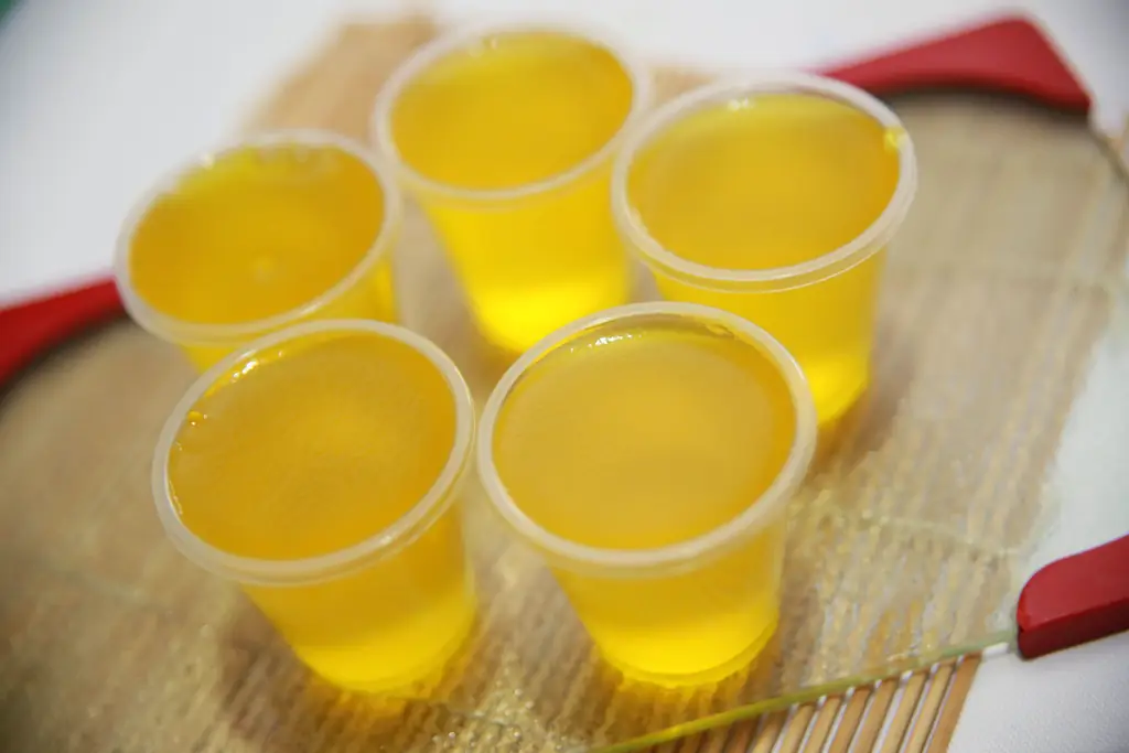 Как приготовить шоты из кокосового желе из ананаса на острове: 6 шагов